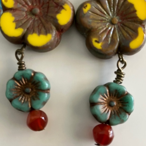 Charming Floral Earrings in Yellow and Turquoise NWOT - Picture 3 of 4